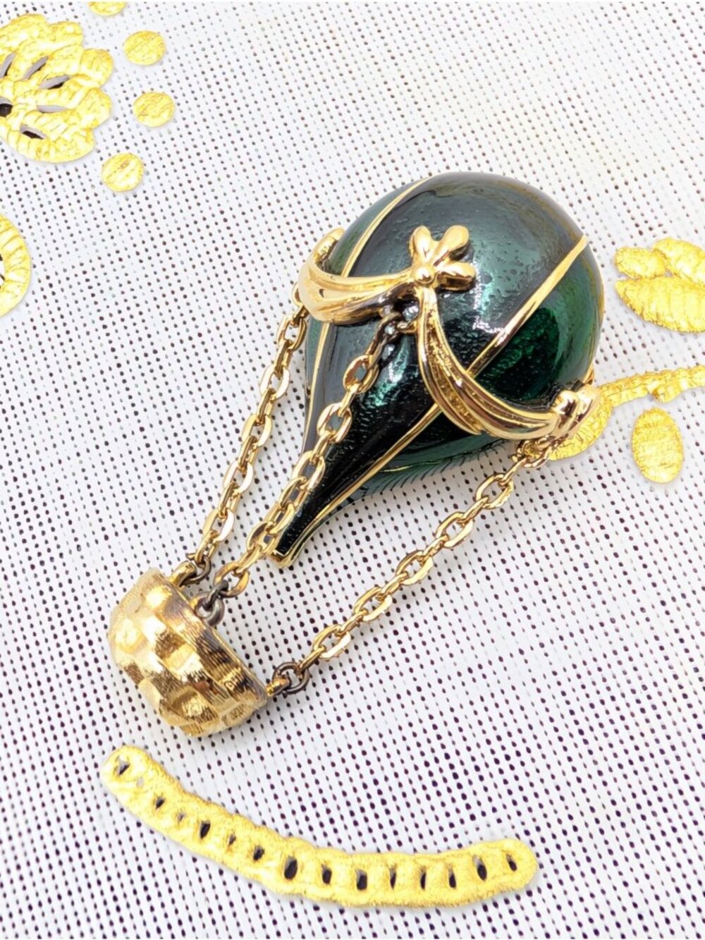 Joan Rivers Brooch Pin Hot Air Balloon Signed green and gold whimsical READ